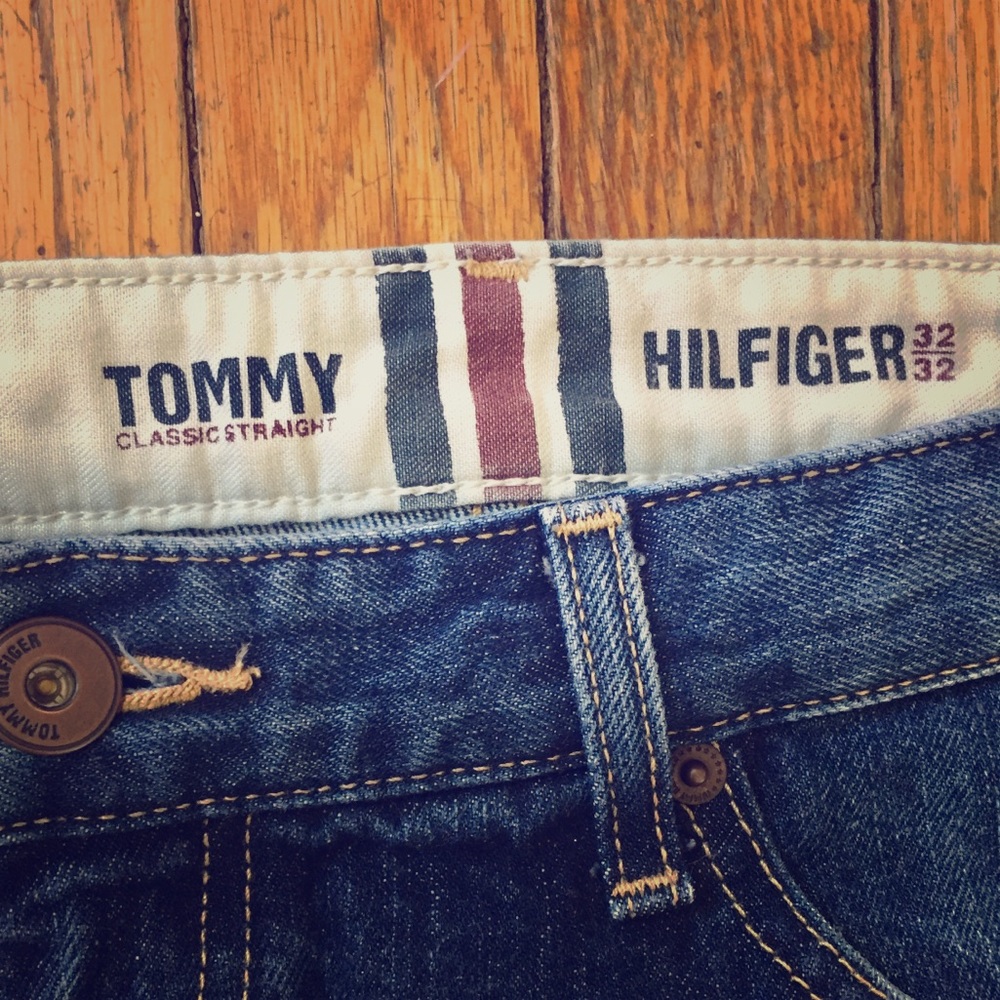 SOLD!! $12 Tommy Hilfiger Classic Straight